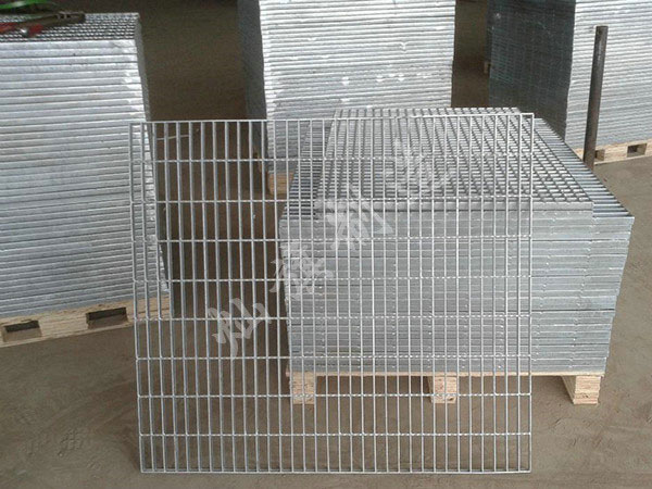 鋼格柵護(hù)欄圖片1