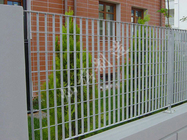 鋼格柵護(hù)欄圖片2
