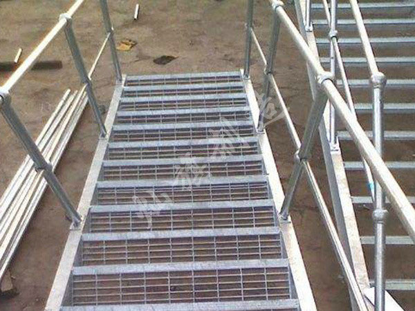 作業(yè)鋼梯欄桿圖片1